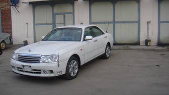 2000 Nissan Gloria Pictures