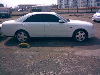 2000 Nissan Gloria Photos