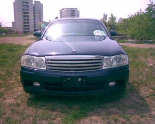 2000 Nissan Gloria Pictures