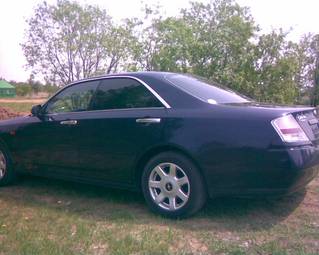 2000 Nissan Gloria Photos