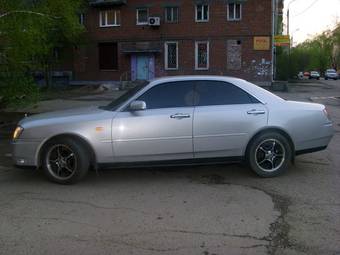 2000 Nissan Gloria Photos