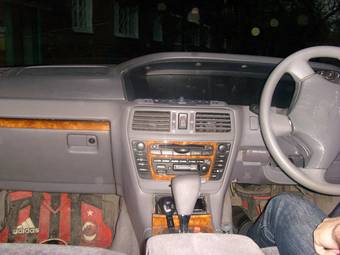 2000 Nissan Gloria Pictures