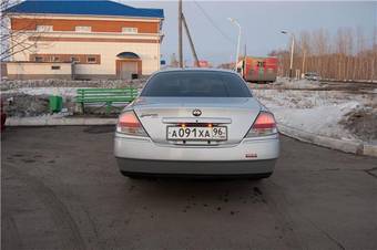 2000 Nissan Gloria Photos