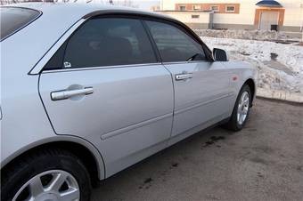 2000 Nissan Gloria Pictures