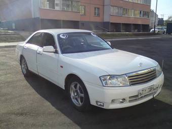 2000 Nissan Gloria Photos