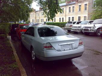 2000 Nissan Gloria Photos