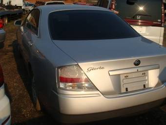 2000 Nissan Gloria Pictures