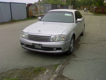 2000 Nissan Gloria Photos