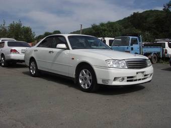 2000 Nissan Gloria Pictures