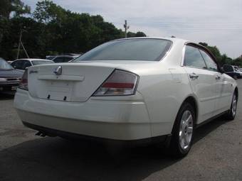 2000 Nissan Gloria Photos
