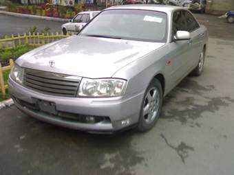 2000 Nissan Gloria Photos