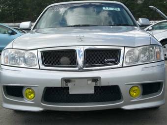 2000 Nissan Gloria Photos