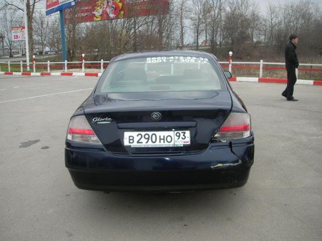 2001 Nissan Gloria
