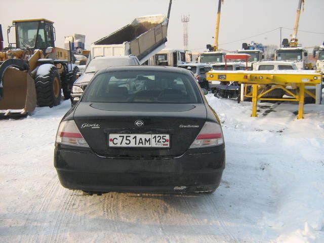 2001 Nissan Gloria