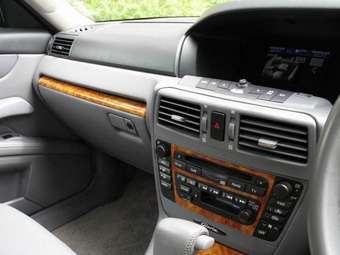2001 Nissan Gloria Images