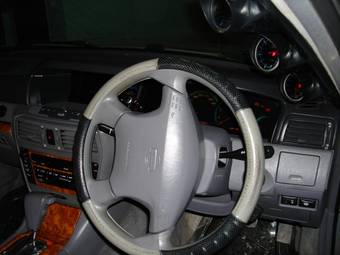 2001 Nissan Gloria Pictures