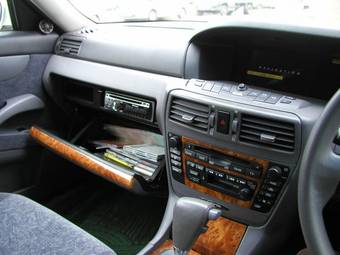 2001 Nissan Gloria Photos