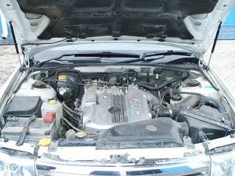 2001 Nissan Gloria Pictures