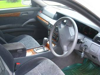 2001 Nissan Gloria Photos