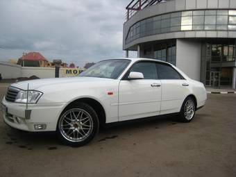 2001 Nissan Gloria Pictures