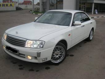 2001 Nissan Gloria Pictures