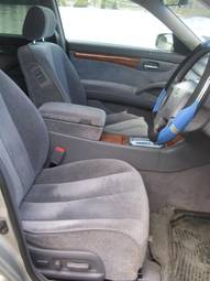 2001 Nissan Gloria Pictures