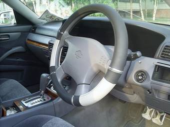 2001 Nissan Gloria Pictures