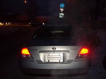 2002 Nissan Gloria Images