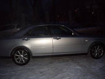 2002 Nissan Gloria Pictures