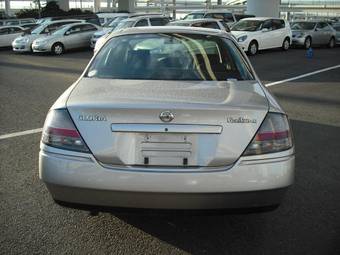 2002 Nissan Gloria Photos