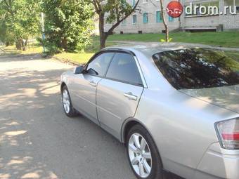 2002 Nissan Gloria Pictures