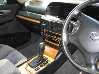 2002 Nissan Gloria Pictures