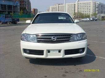 2002 Nissan Gloria Pictures