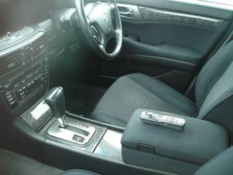 2003 Nissan Gloria Images