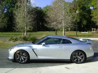 2009 Nissan GT-R Pictures