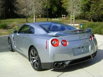 2009 Nissan GT-R Pictures