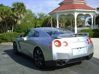 2009 Nissan GT-R Pictures