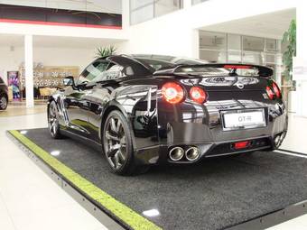 2009 Nissan GT-R Pictures