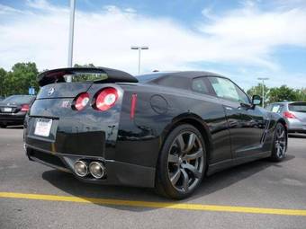 2010 Nissan GT-R Pictures