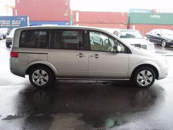 2004 Nissan Lafesta Images