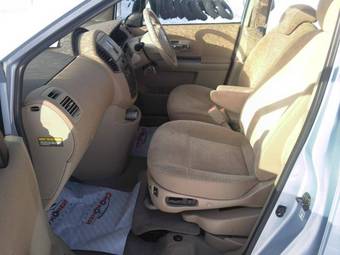 2004 Nissan Lafesta Images
