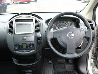 2004 Nissan Lafesta Pictures