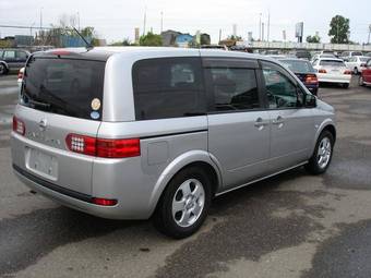 2004 Nissan Lafesta Images