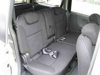 2005 Nissan Lafesta Pictures