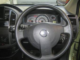 2005 Nissan Lafesta Images