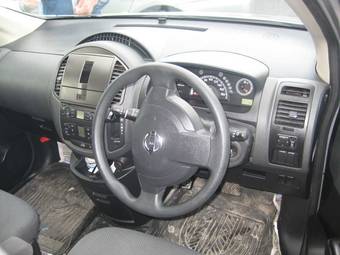 2005 Nissan Lafesta Images