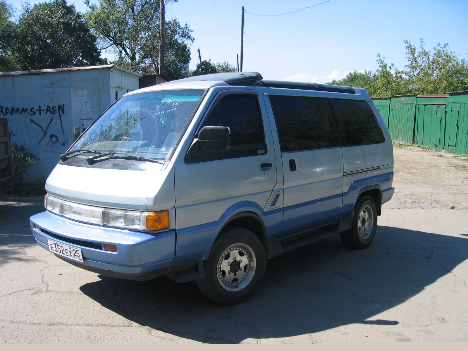 Nissan largo 1990