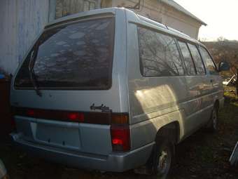Nissan largo 1990