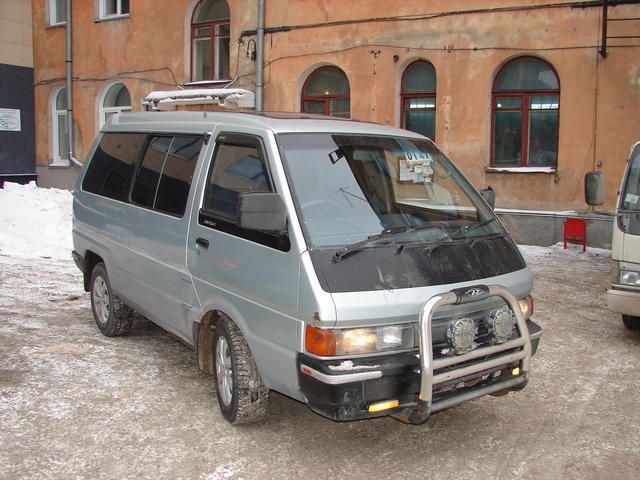 Nissan largo 1990