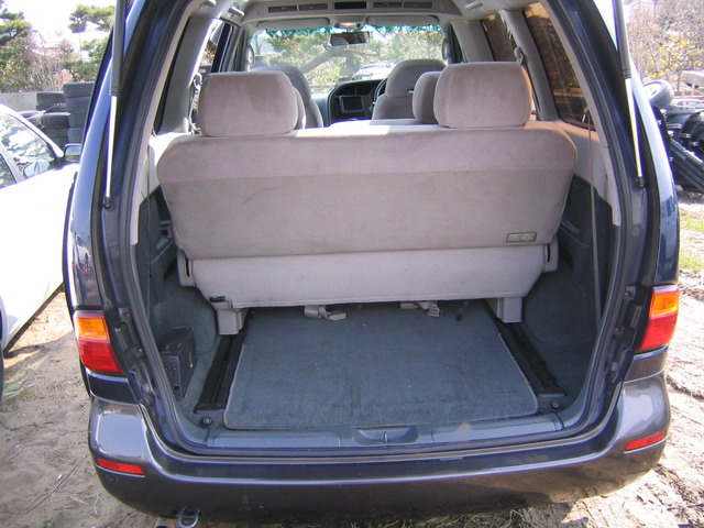 1996 Nissan Largo Photos